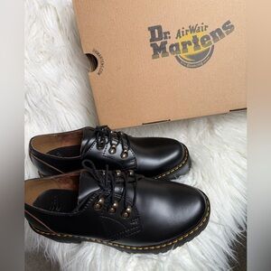 Dr. Martens Leona Low Vintage Smooth Platform Derby